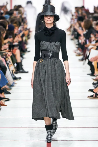 Look 3